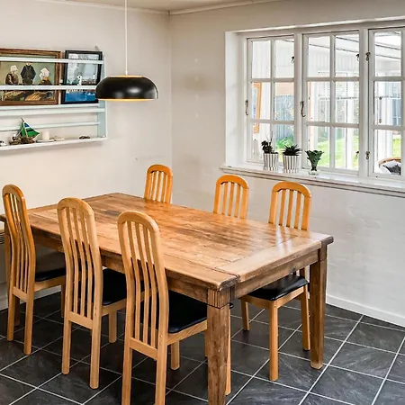 4 Bedroom Lovely In