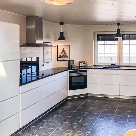 4 Bedroom Lovely In Thyborøn