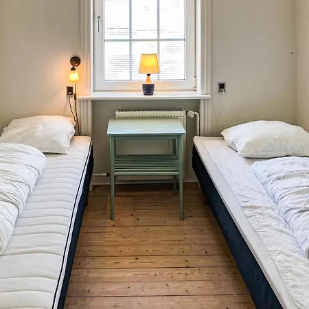 4 Bedroom Lovely In Hébergement de vacances
